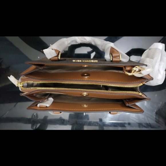 Michael Kors/ medium brown leather hand bag - Picture 6 of 7